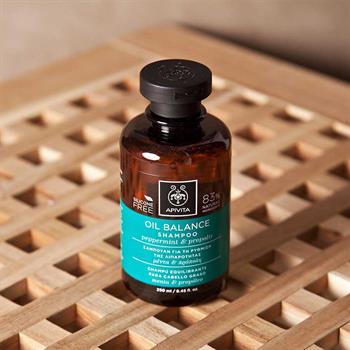 Apivita Shampoo Για Τη Ρύθμιση Της Λιπαρότητας Με Μέντα & Πρόπολη 250ml